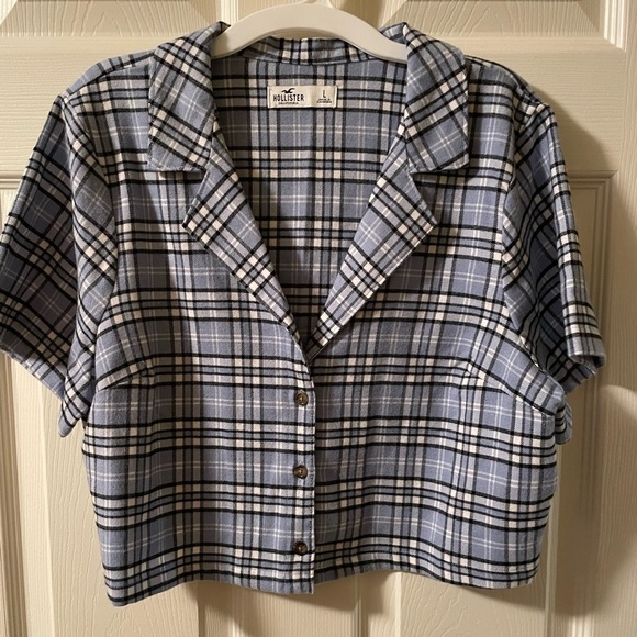 Hollister Tops - Cropped blue plaid top size L